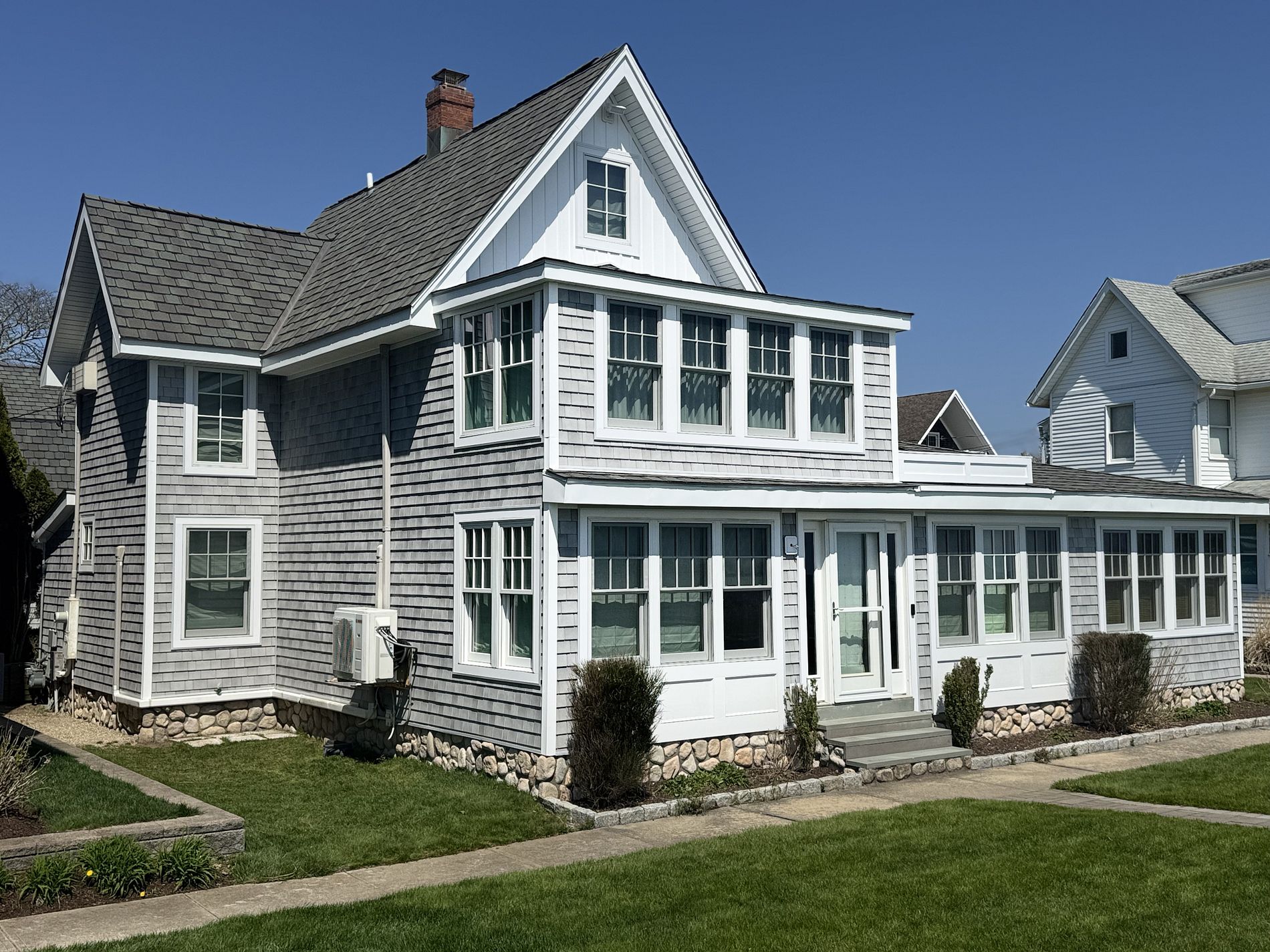 Siding Installation 101: What to Expect & How to Score a Free Quote
